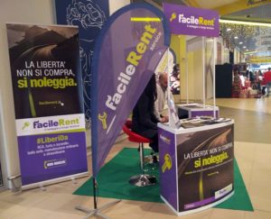 Stand con banchetto e bandiera