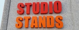 Insegna Studio Stands realizzata con lettere scatolate